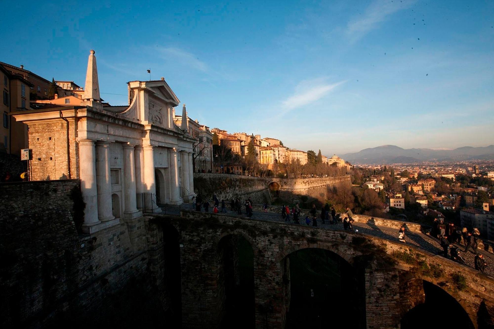 Petronilla - Hotel In Bergamo Exterior photo