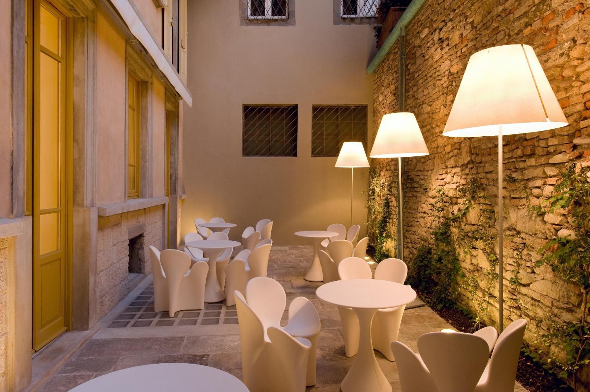 Petronilla - Hotel In Bergamo Exterior photo