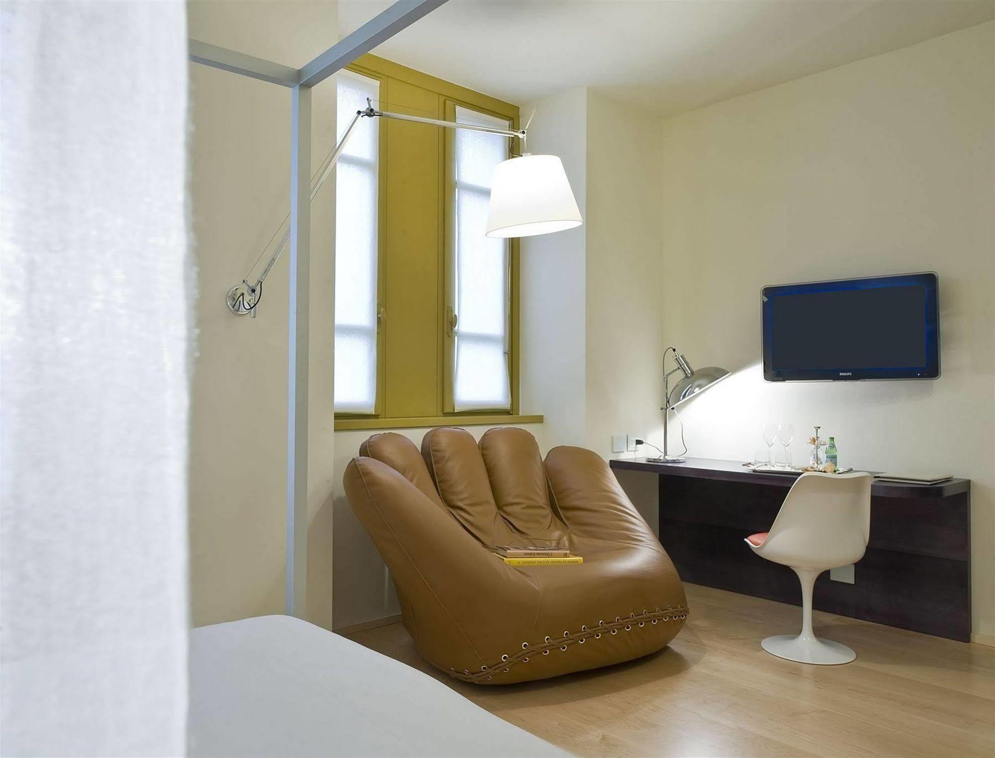Petronilla - Hotel In Bergamo Exterior photo