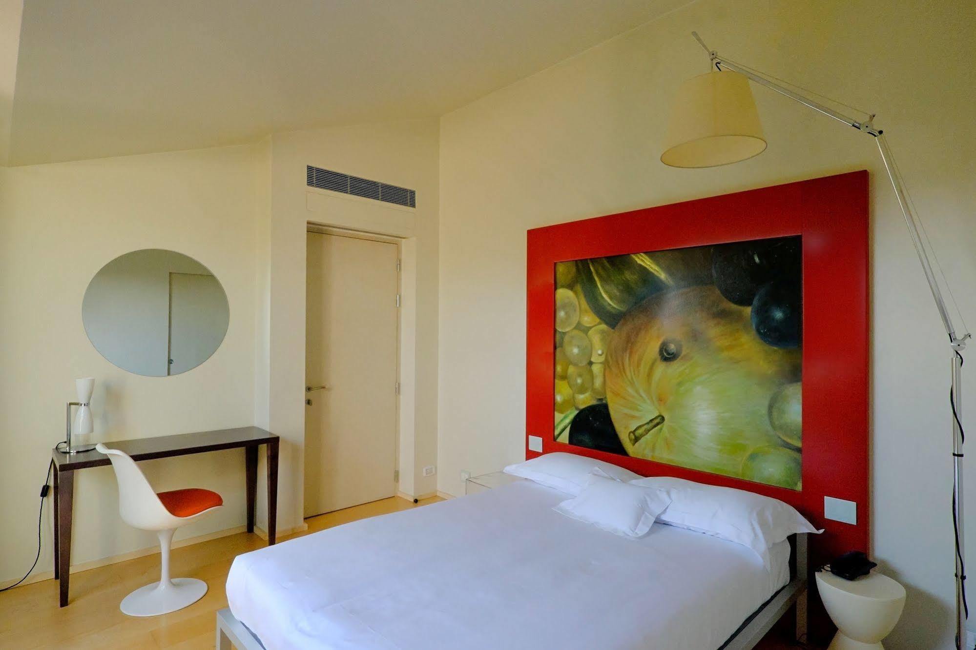 Petronilla - Hotel In Bergamo Exterior photo