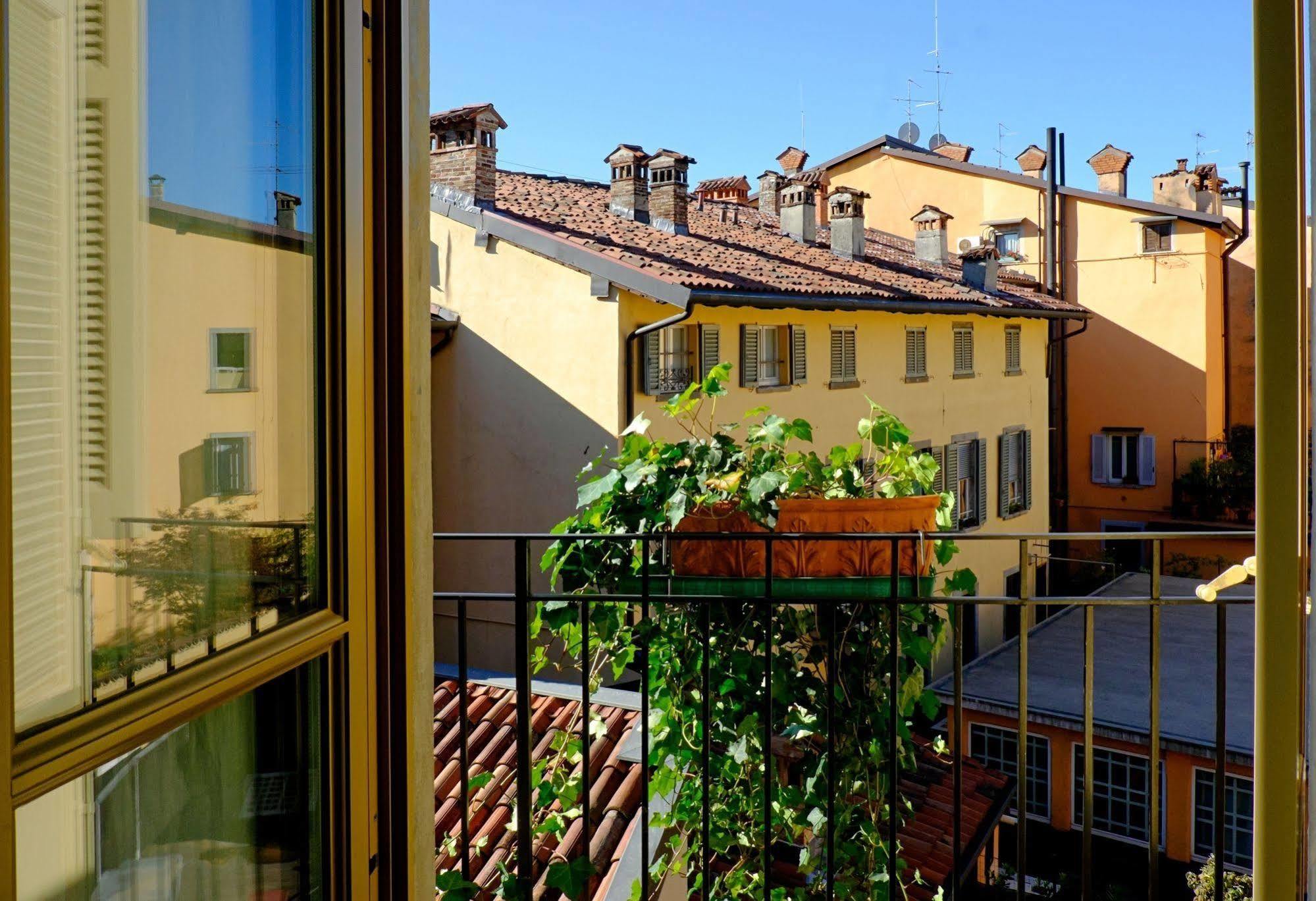 Petronilla - Hotel In Bergamo Exterior photo