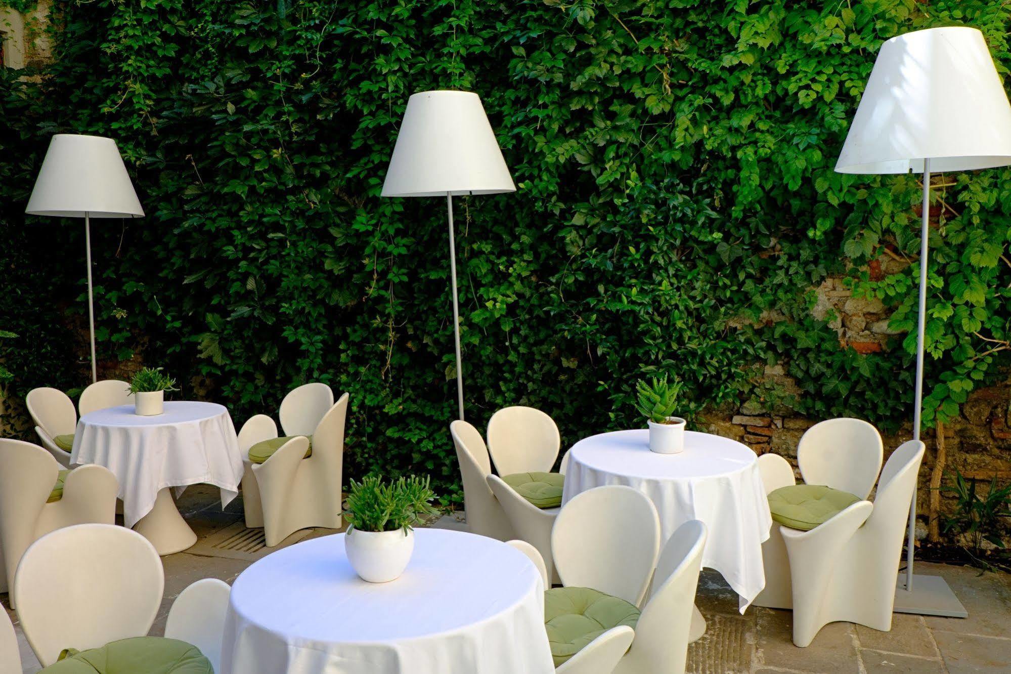 Petronilla - Hotel In Bergamo Exterior photo